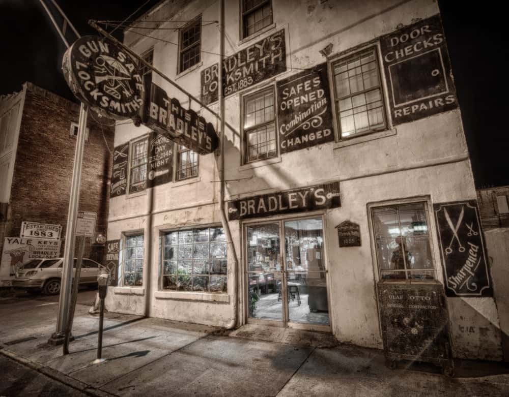 Bradley's Lock and Key - es parte de nuestro Tour de Fantasmas en Savannah, Georgia