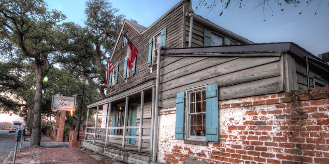Una foto de Pirate's House, que se encuentra en Savannah, Georgia, y supuestamente está bastante embrujada.
