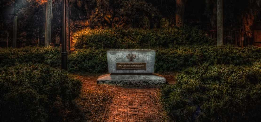 A photo of a secret cemetery in the haunted City of Savannah Georgia