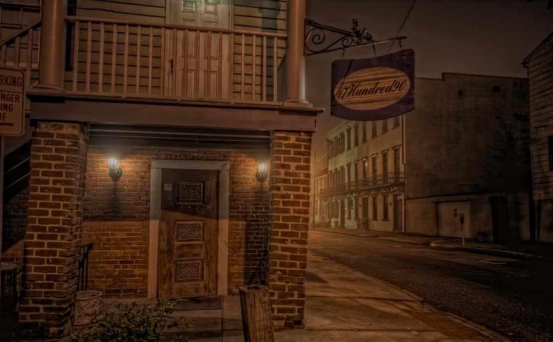 A photo of the 17hundred90 Inn, which is one of the stops on Ghost City's Savannah Haunted Pub Crawl.