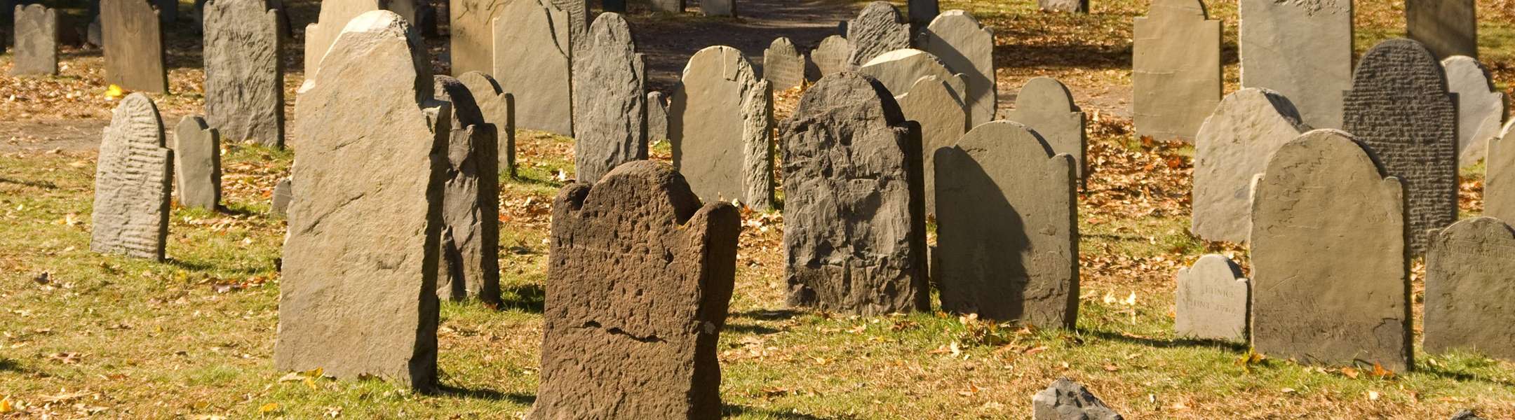 Salem tiene muchos cementerios embrujados, y en el Tour de los Fantasmas de Salem podrás ver uno o más de ellos.