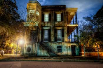 432 Abercorn Street, one of the most haunted houses in Savannah.
