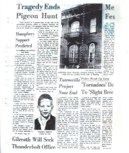 Una foto de un artículo de periódico sobre Tommy Downs en la Embrujada Savannah, Ghost City Tours.