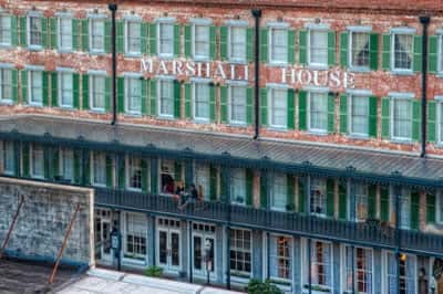 La Casa Marshall, según los investigadores paranormales, es el hotel más embrujado en el que alojarse durante su visita a Savannah, Georgia.