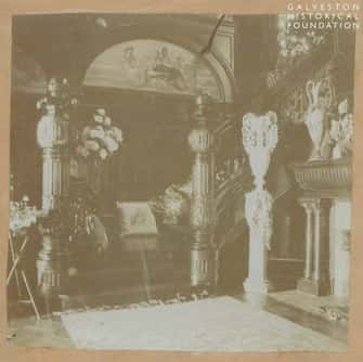 Pillows on the staircase of Gresham's Palace.