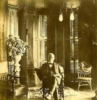Walter Gresham, sitting in his library in Gresham’s Palace