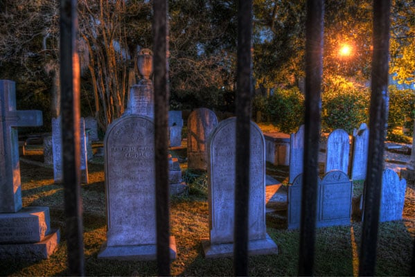Uno de los muchos cementerios embrujados de Charleston