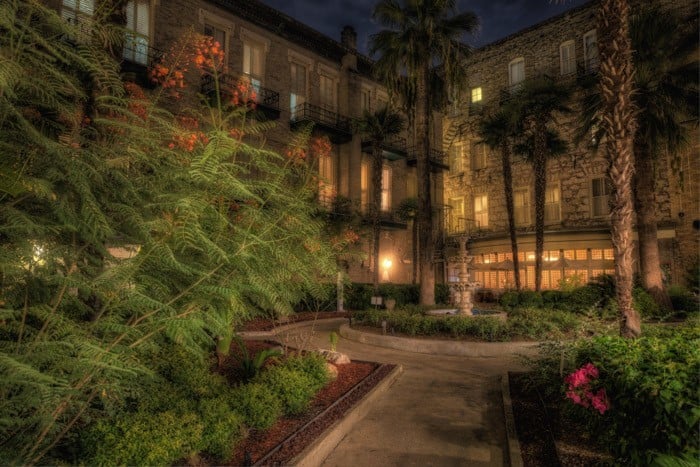 A photo of the exterior courtyard of the Menger Hotel in San Antonio, Texas