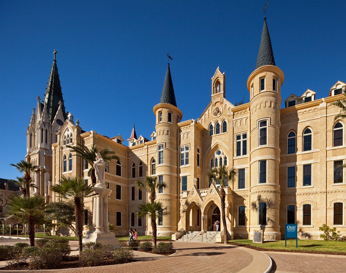 Una foto de la Universidad Our Lady of the Lake en el Embrujado San Antonio, Ghost City Tours.