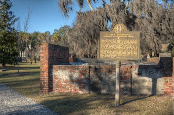 La Historia de Savannah, se puede aprender a través de las visitas guiada a uno de los cementerios de Savannah