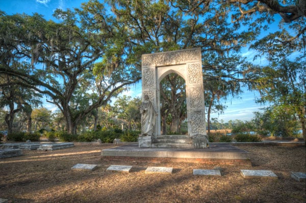Aprenda sobre el simbolismo en los cementerios de Savannah