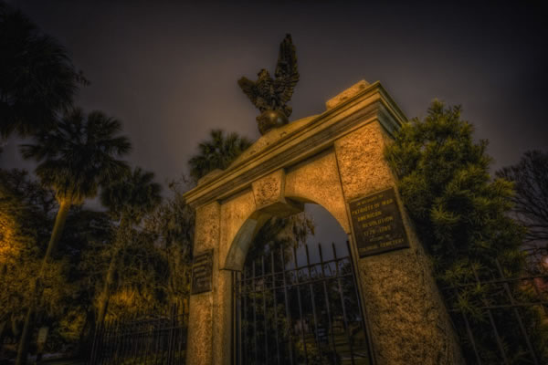 El Cementerio Colonial Park, la última parada en el recorrido de bares embrujados.