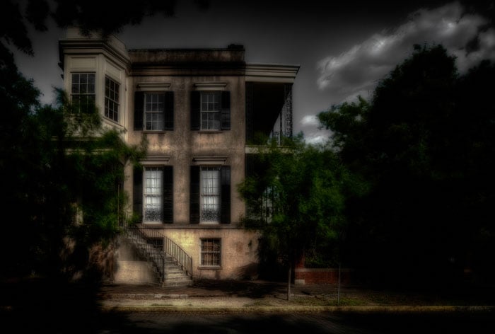 432 Abercorn, one of the haunted houses that the Dead of Night Tour visits